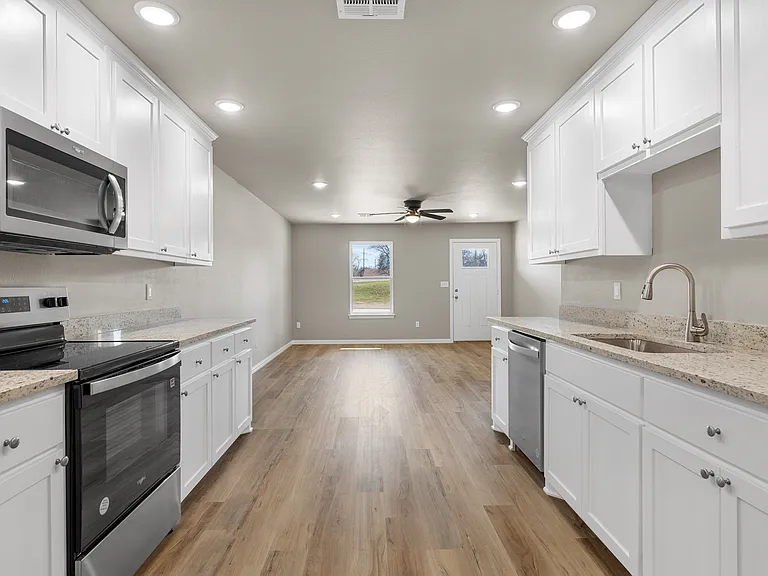 126 E Pine St — Photo 4