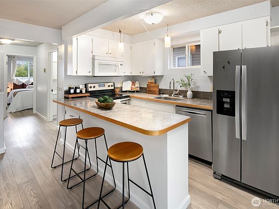 4th image of 942 N 82nd Street