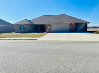 1732 Bell Ford Dr W, Seymour, IN 47274