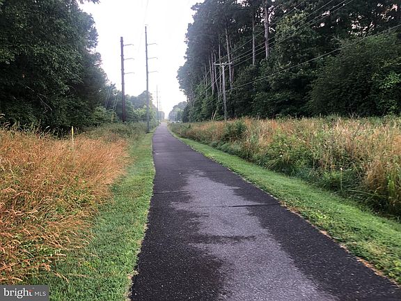 3rd image of Miles Ave