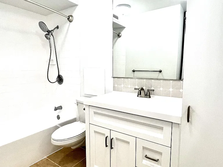 555 University Ave #101-1 — Photo 5