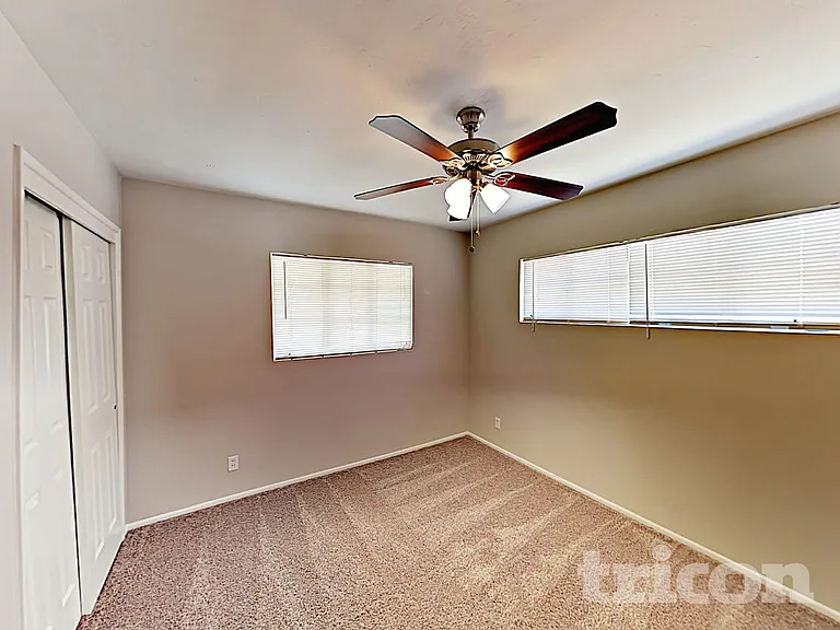 667 W Ivanhoe St — Photo 13