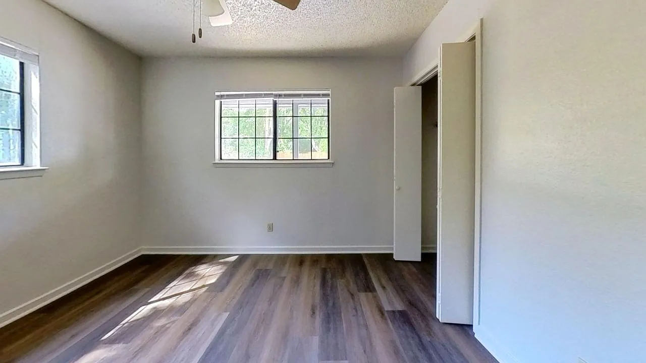 1015 W Martin Luther King Drive — Photo 3