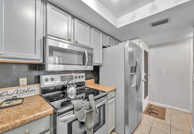 2618 Cove Cay Dr — Photo 1
