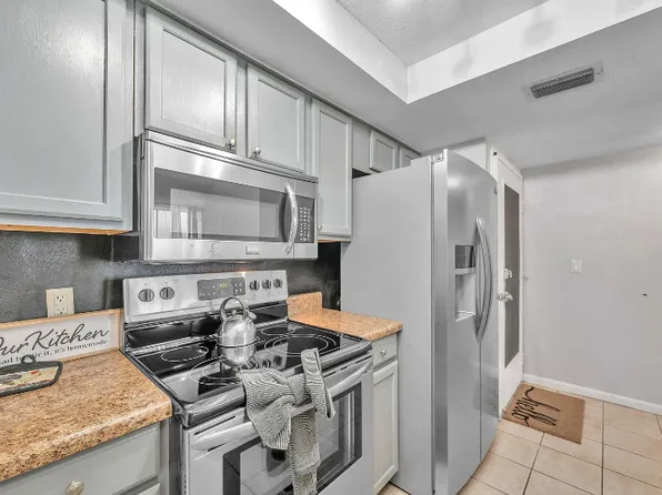 2618 Cove Cay Dr, Clearwater, FL