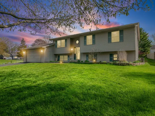 3505 W Beach Dr, McHenry, IL 60050