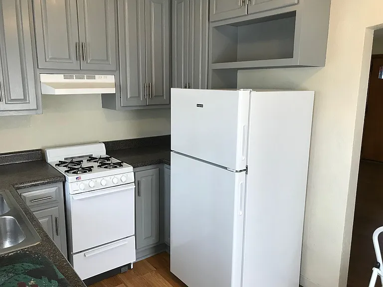 203 Bernard St — Photo 6