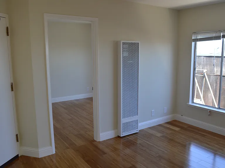 429 28th St #5 — Photo 5