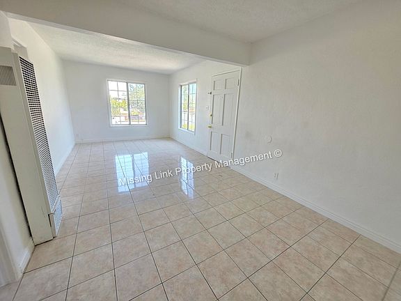 4th image of 1885 Chestnut Ave #6