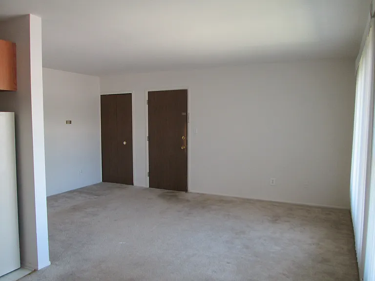 Eastlake Apartments — Photo 5