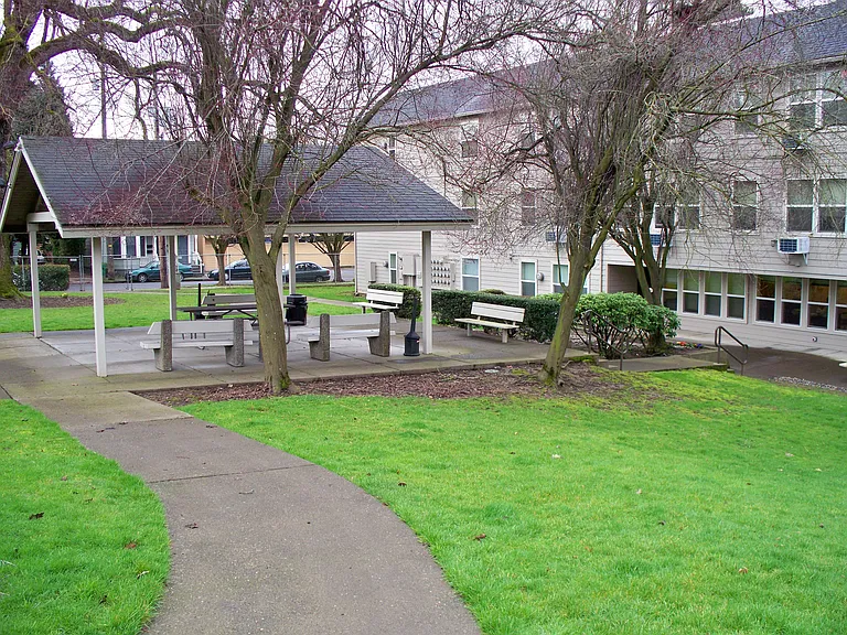Caritas Plaza — Photo 6