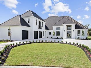 110 Trailing Oaks Dr, Youngsville, LA 70592