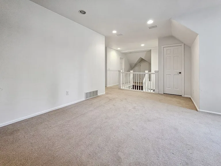 10058 NE 29th Pl — Photo 15