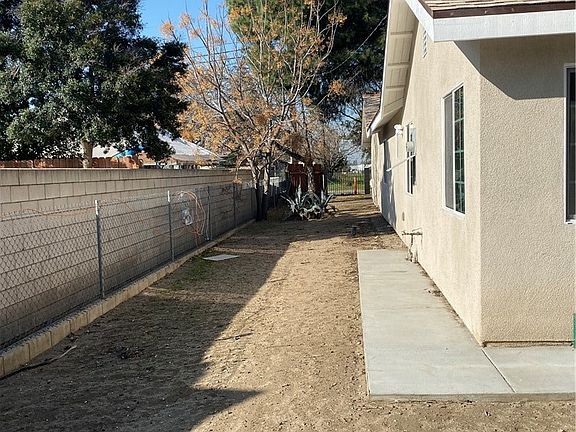3rd image of 8357 Cottonwood Ave