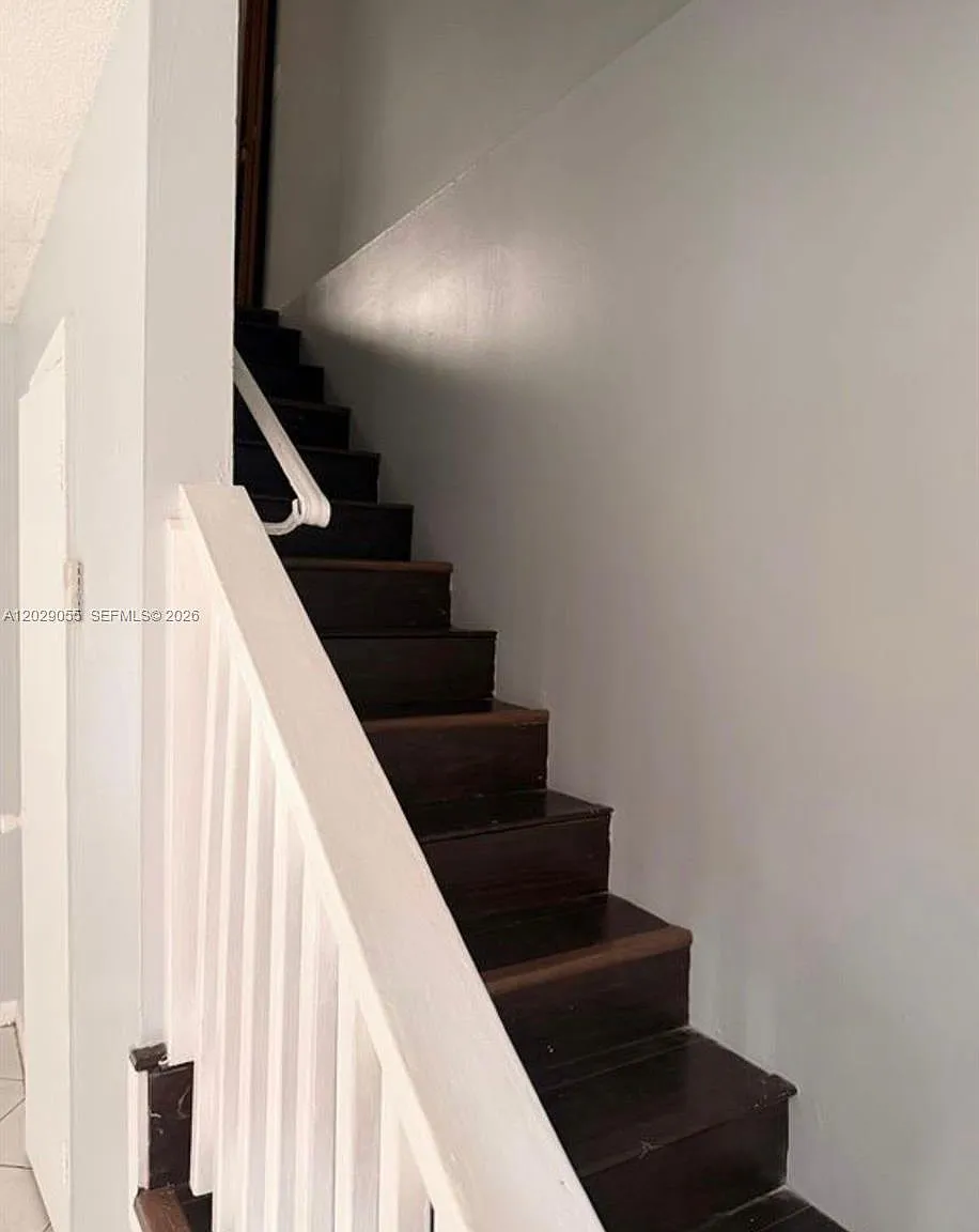Royal Oaks Townhouse 2 Co — Photo 4