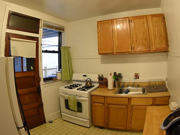 3rd image of 2610 W Gunnison St #3E