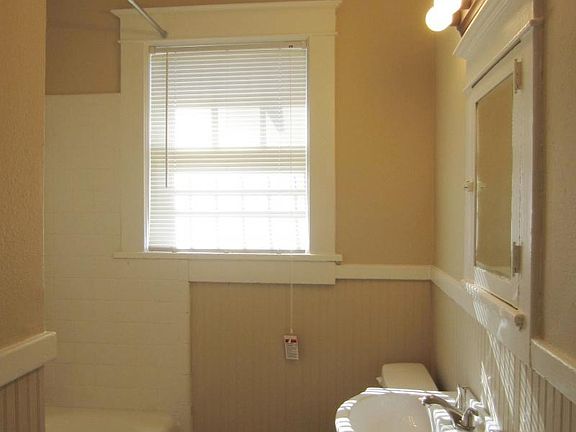 5th image of 806 Stonewall St