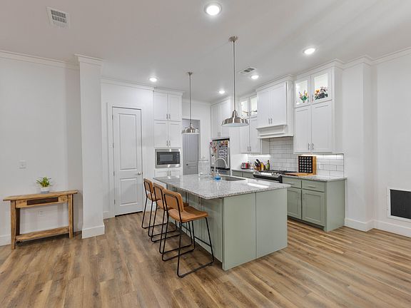 5th image of 7617 52nd St