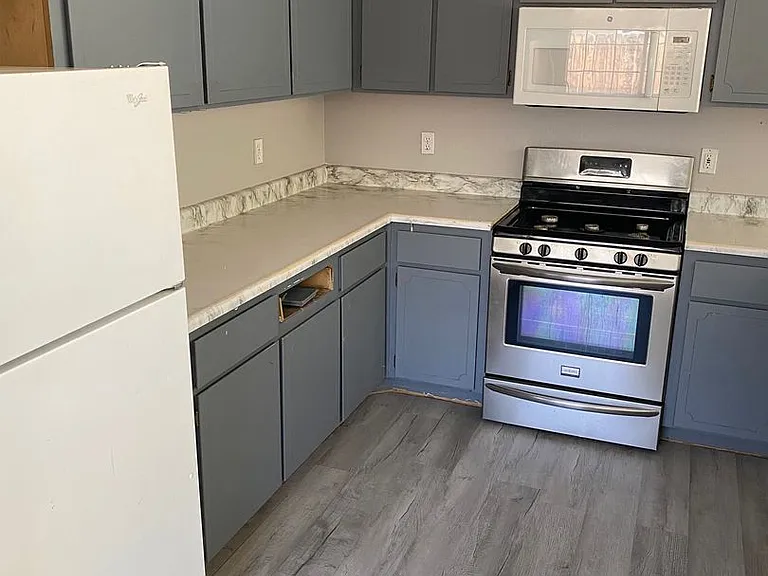 203 Gordon Ln — Photo 6