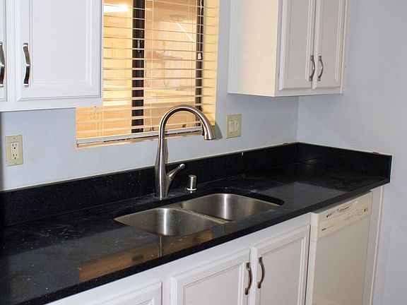 4th image of 2343 E 17th St Unit 211