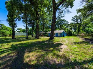 208 Lynn Creek Cv, Mabank, TX 75156
