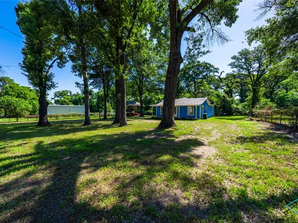 208 Lynn Creek Cv, Mabank, TX 75156