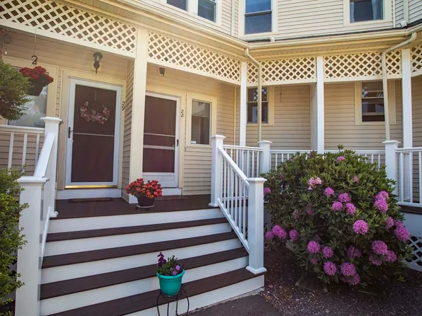 28 Lamplighter Ln, South Easton, MA 02375