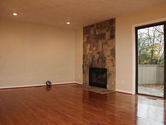 3rd image of 3550 Londonderry Ln SW