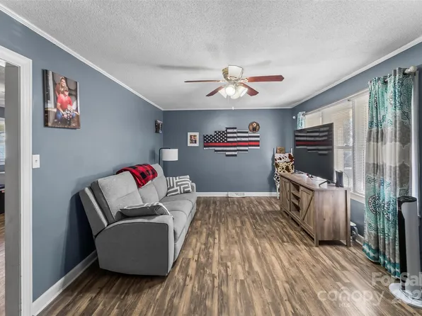 226 Bradley Farm Rd, Statesville, NC 28625