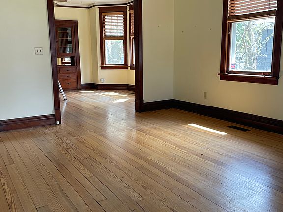2nd image of 27 S Whittaker St