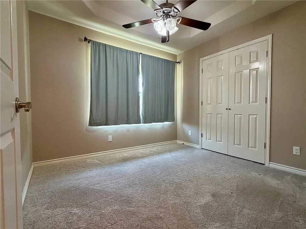 3 bed, 3.0 bath, 1627 sqft, $2,000 — Photo 4