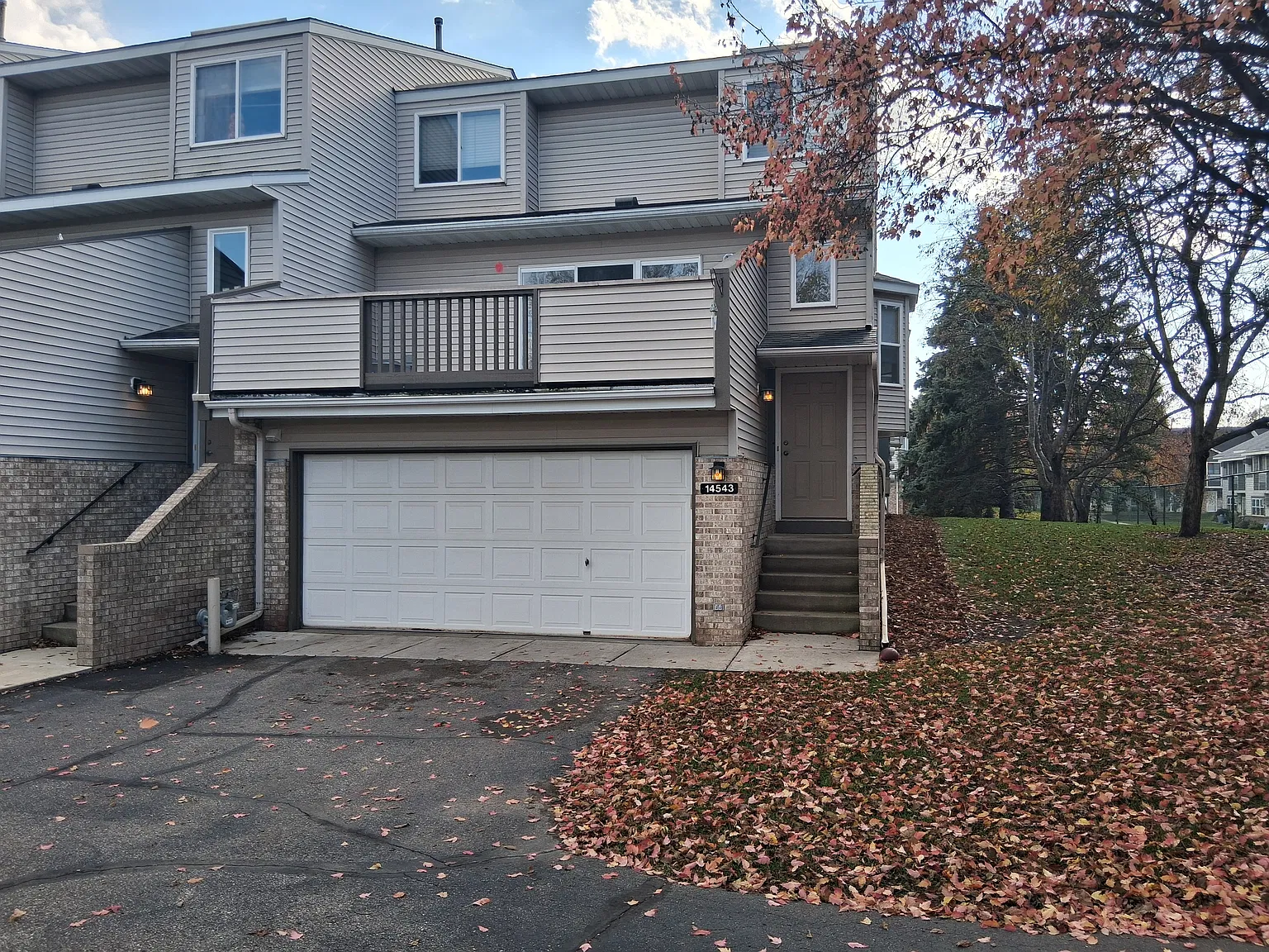 3 bed, 1420 sqft, $2,300 — Photo 1