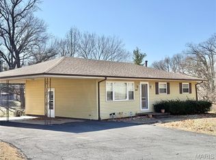 10 Leo Dr, Fairview Heights, IL 62208