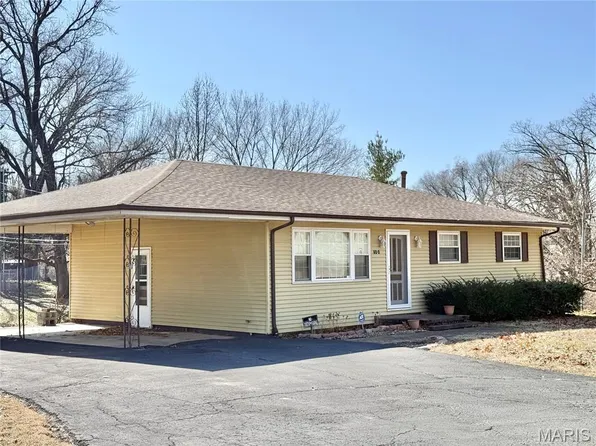 10 Leo Dr, Fairview Heights, IL 62208