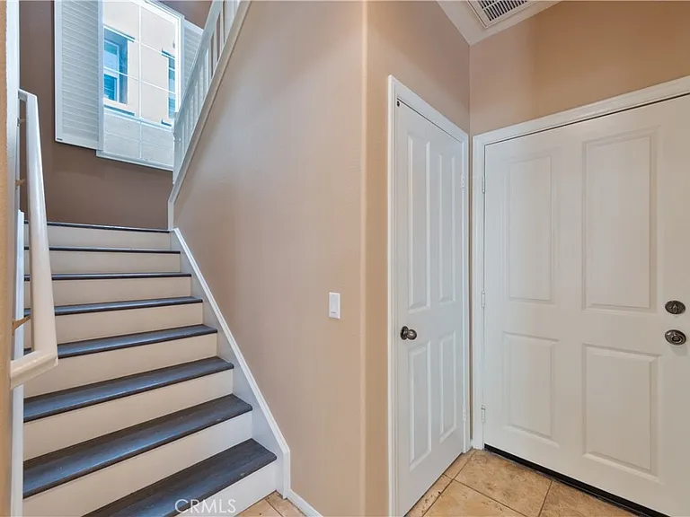 3513 W Hughes Ln — Photo 16
