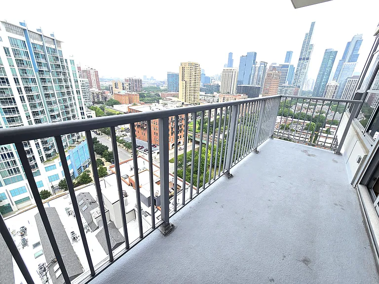 1600 S Prairie Ave #1806 — Photo 13