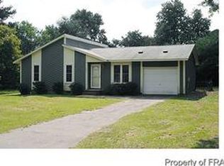 569 Azalea Dr, Spring Lake, NC 28390