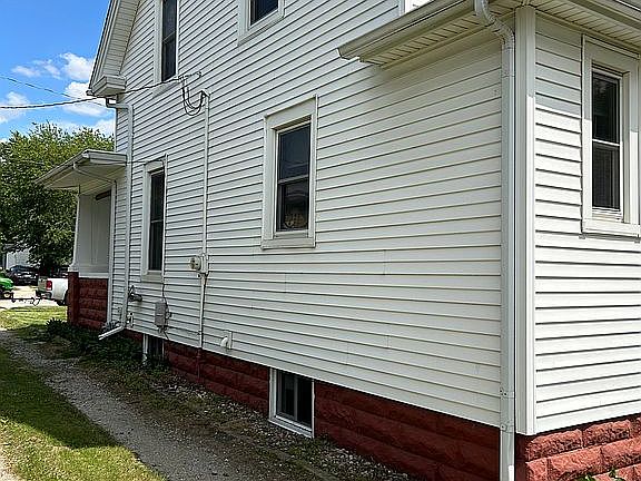 2nd image of 578 Jefferson St