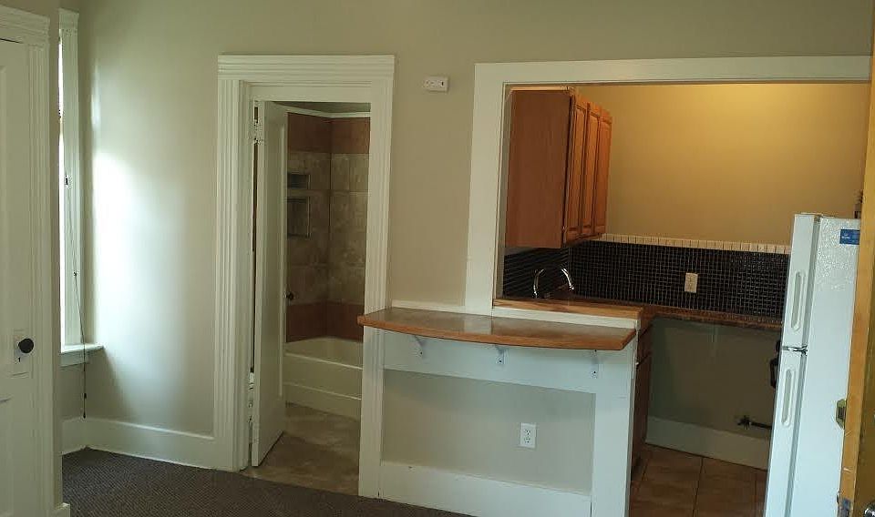 2nd image of 325 Rutgers St APT 21