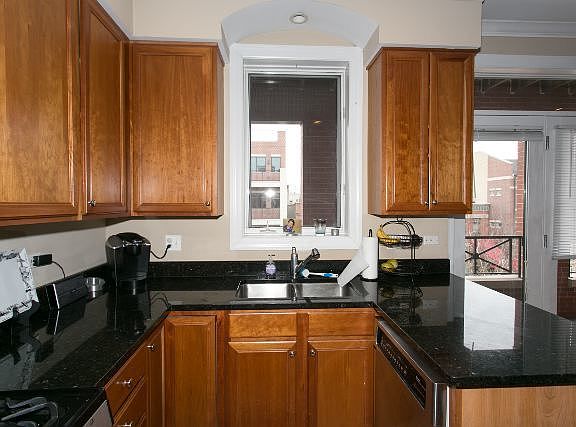3rd image of 3709 N Southport Ave APT 1