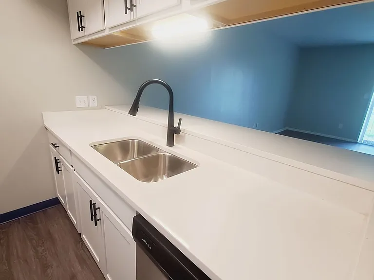 Sugarbush Apartments — Photo 1