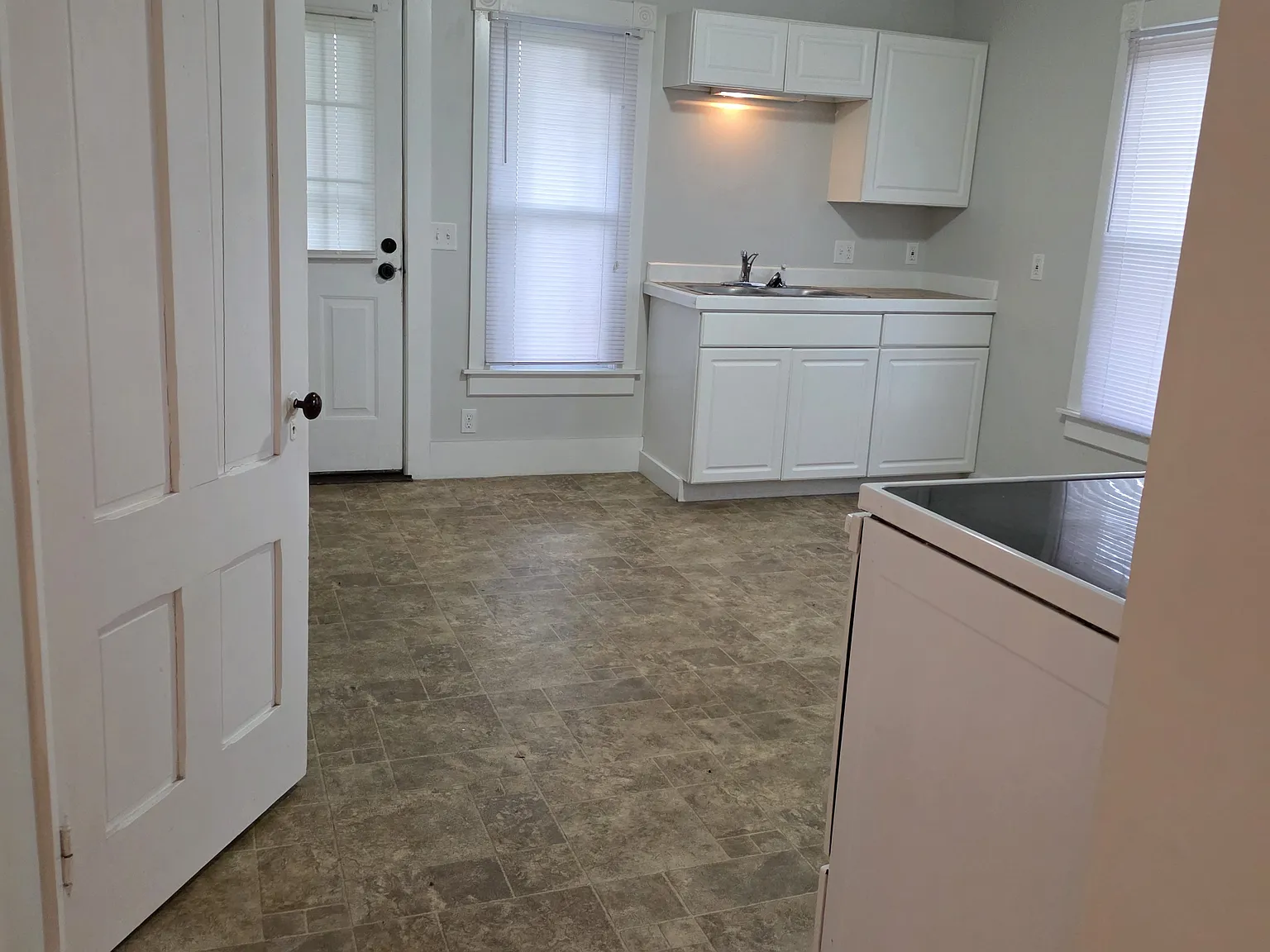 2 bed, $1,600 — Photo 2