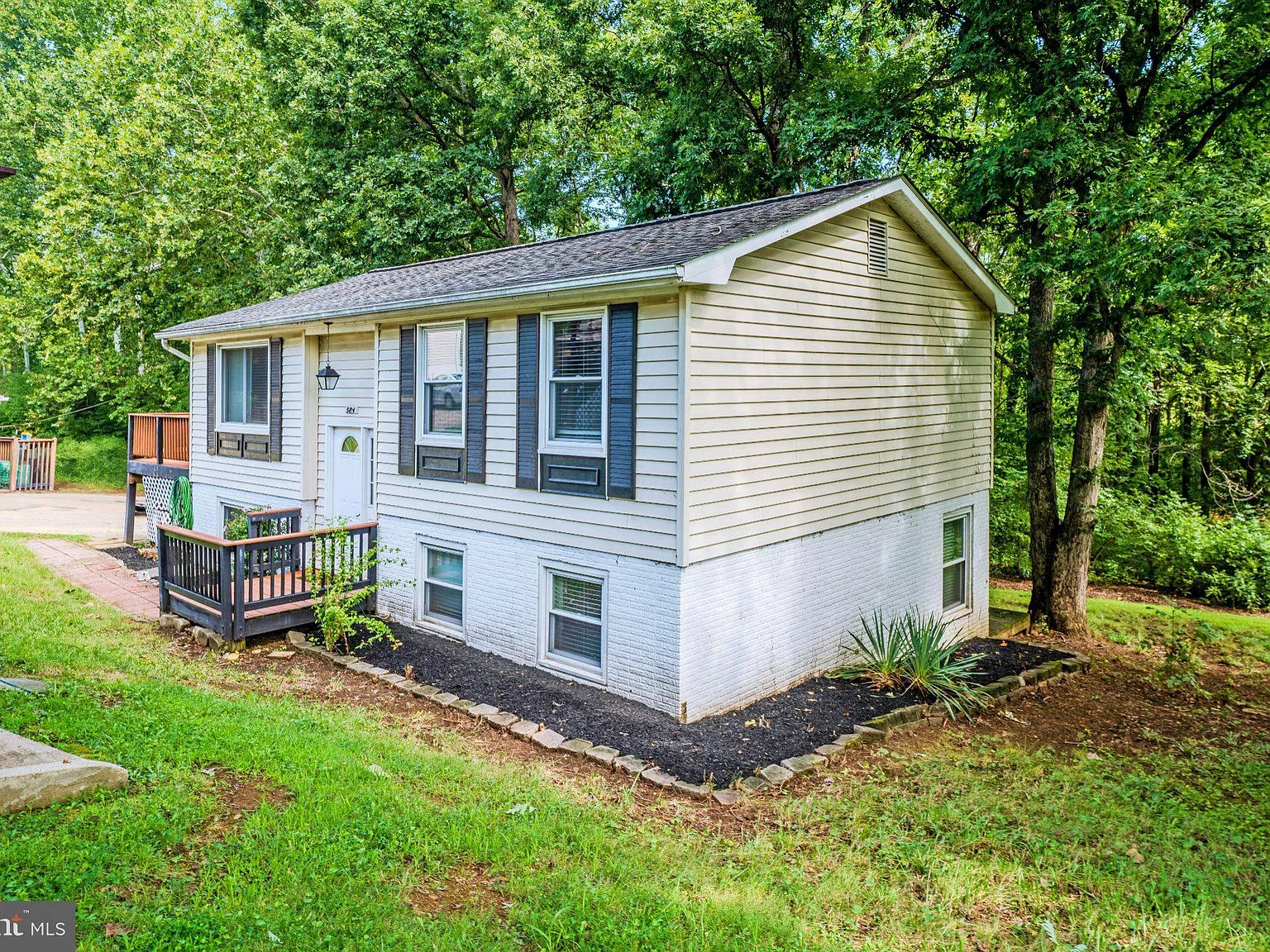 3 bed, 2.0 bath, 1608 sqft, $2,900 — Photo 2