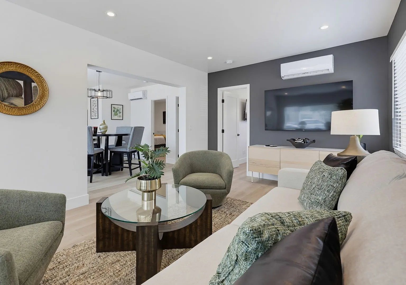 Spacious Furnished 2BR | Central San Diego | 30+ Day Stays — Photo 4