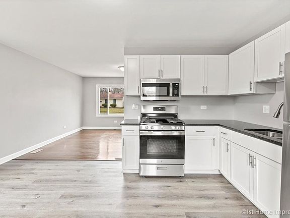 3rd image of 21643 Clyde Ave