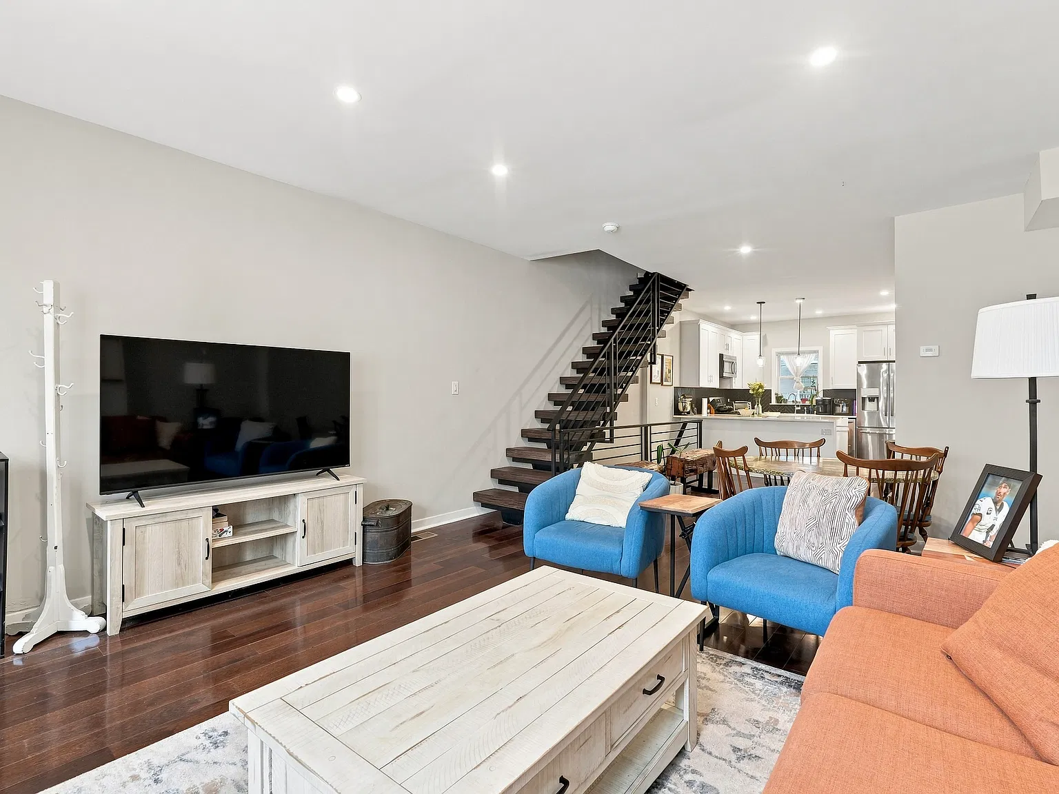 2 bed, 1184 sqft, $2,450 — Photo 3