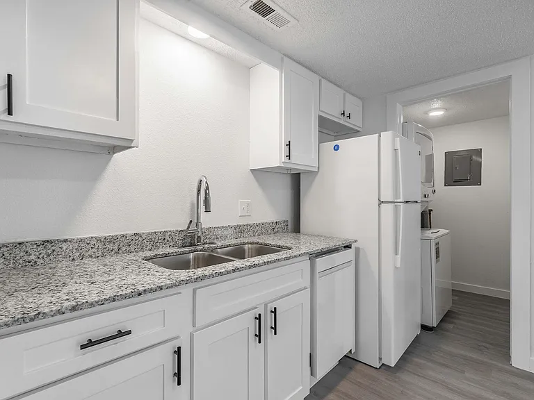 Black Oak Residences — Photo 10