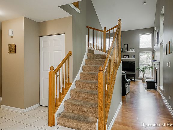 4th image of 327 E Tall Oaks Ln
