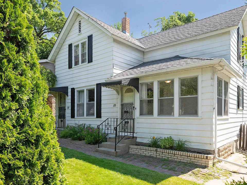 325 9th Ave N