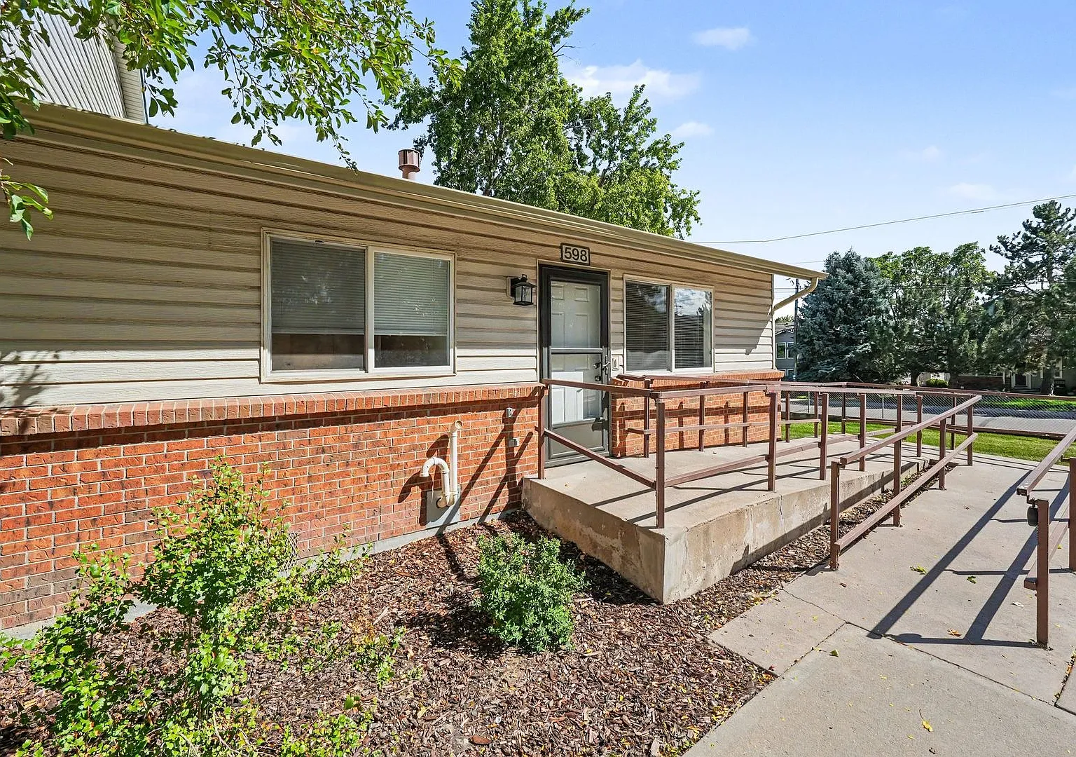 Charming 2-Bedroom Lakewood Home with Hardwood Floors & Landscaping Included! — Photo 4